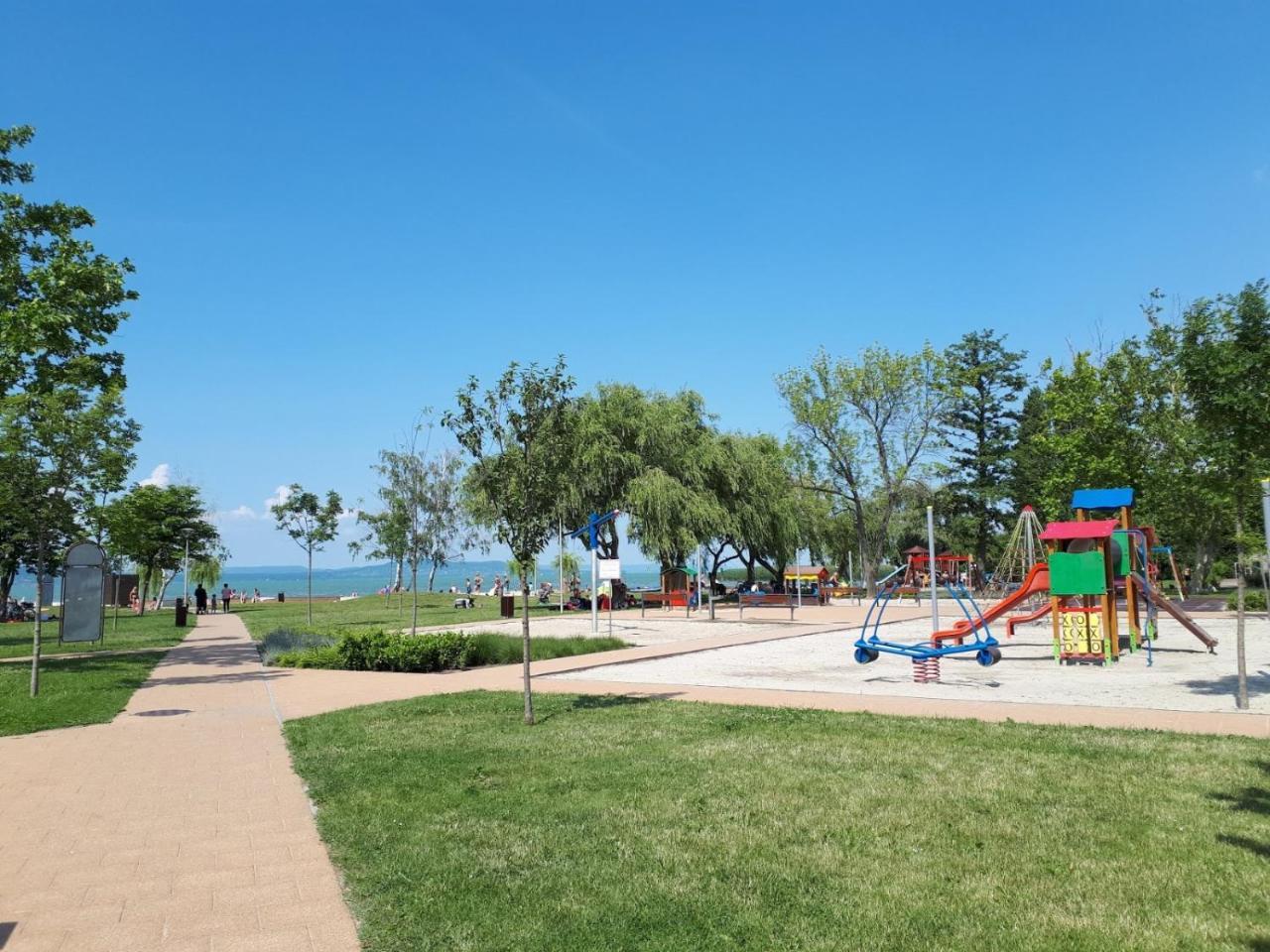 Livi Apartman Merevfalu Kerti Medencevel Fonyód Exterior foto